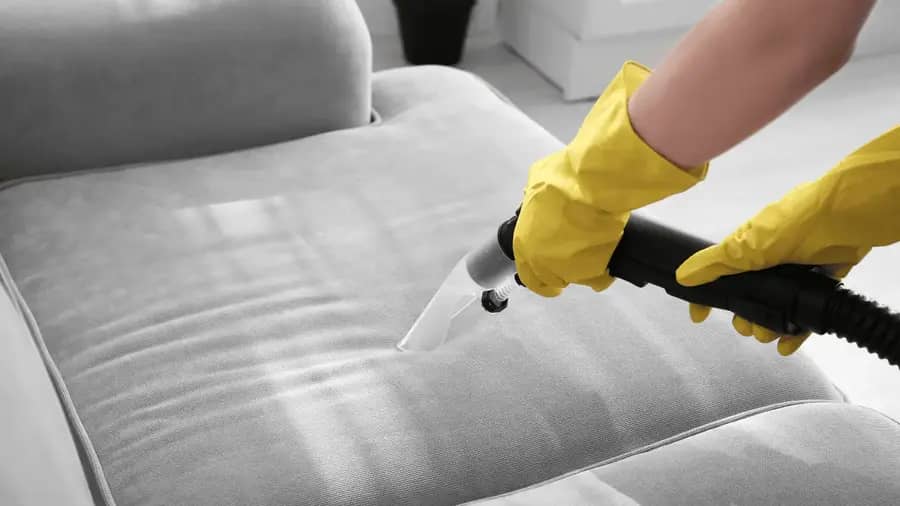 Canapé tissu nettoyé par GodiClean à Bienne